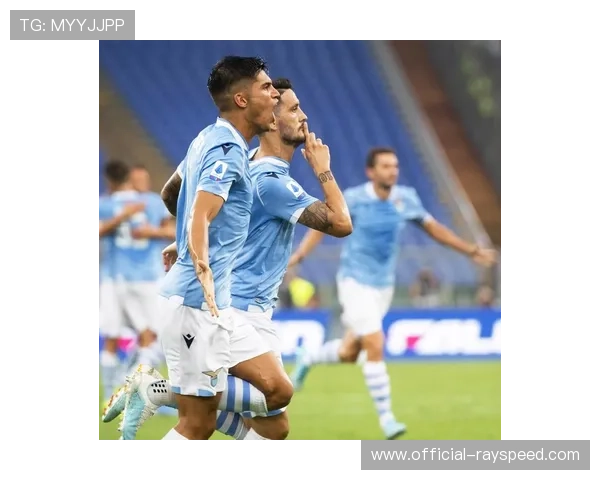 拉齐奥俱乐部商店热销新款球迷用品 引发粉丝抢购热潮