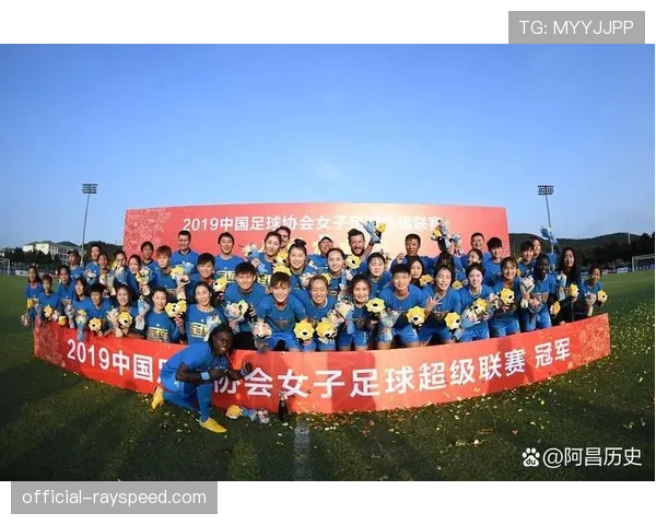 英超俱乐部青训营冬季开放日吸引大量年轻球迷参与